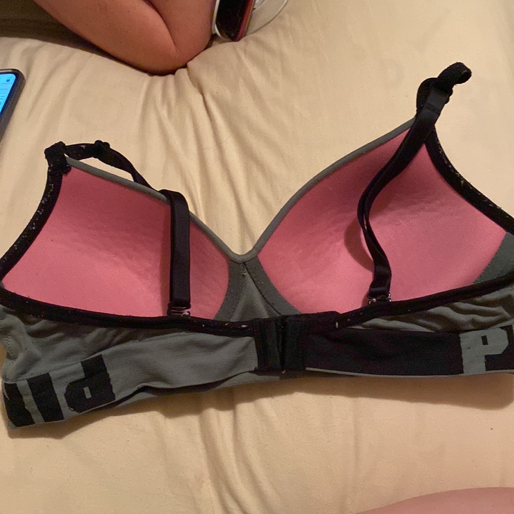 Pink bras - Picture 5 of 6